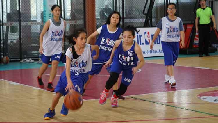 Para Jr. NBA Indonesia 2018 All-Stars menunjukkan kemampuan mereka bermain basket di lapangan pada hari ke-3 (6/10) dalam rangkaian program NBA Experience Trip yang berlangsung selama 3 hari di Shanghai Copyright: JR. NBA Indonesia