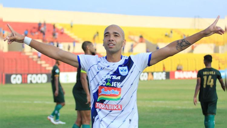 Striker PSIS Semarang Bruno Silva saat merayakan gol ke gawang PS TIRA, Rabu (17/10/18). Copyright: Twitter/@psisofficial