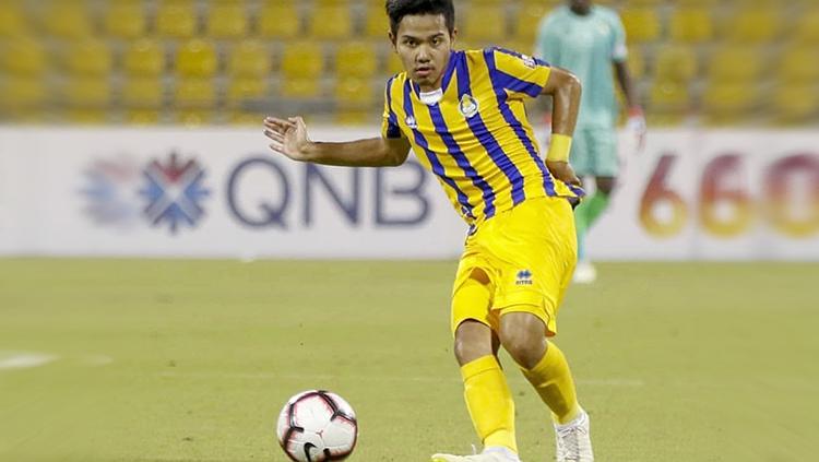 Pemain Al Gharafa Andri Syahputra tengah mengeksekusi bola