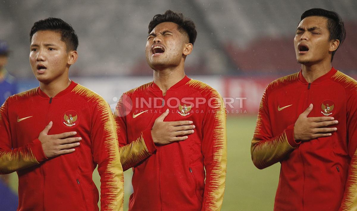 Ekspresi Saddi Ramdani (tengah) saat menyanyikan lagu Indonesia Raya.