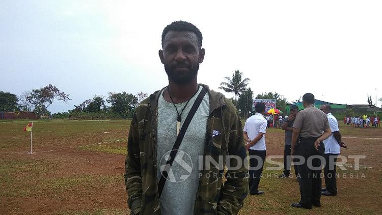 Pesepak bola Asli Papua yang kini bermain di Liga 2 Thailand bersama Klub Khonkaen FC, Rudolf Yanto Basna.