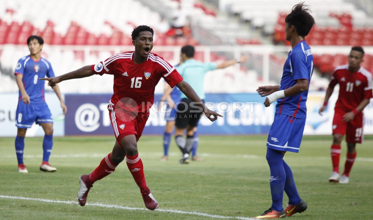 Selebrasi pemain UEA U-19, Ahmad Fawzi Abdalla usai mencetak gol ke gawang China Taipe U-19. Copyright: Herry Ibrahim/Soicaumienbac.cc