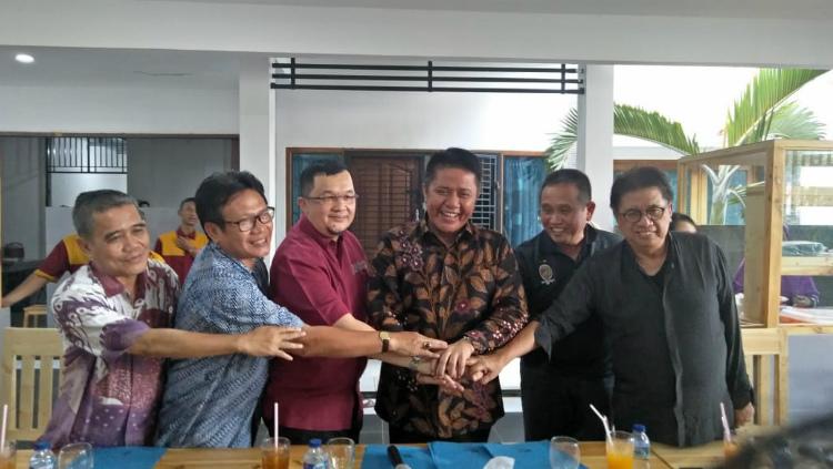 Gubernur Sumsel, H. Herman Deru (baju batik) berbajnji akan memberikan tiket MXGP murah.