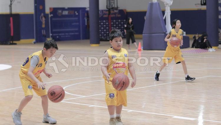 Salah satu latihan di DBL Academy. Copyright: Roihan Sutomo/INDOSPORT