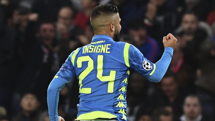 Lorenzo Insigne berselebrasi usai membawa Napoli unggul atas PSG. Copyright: Twitter.com/championsleague