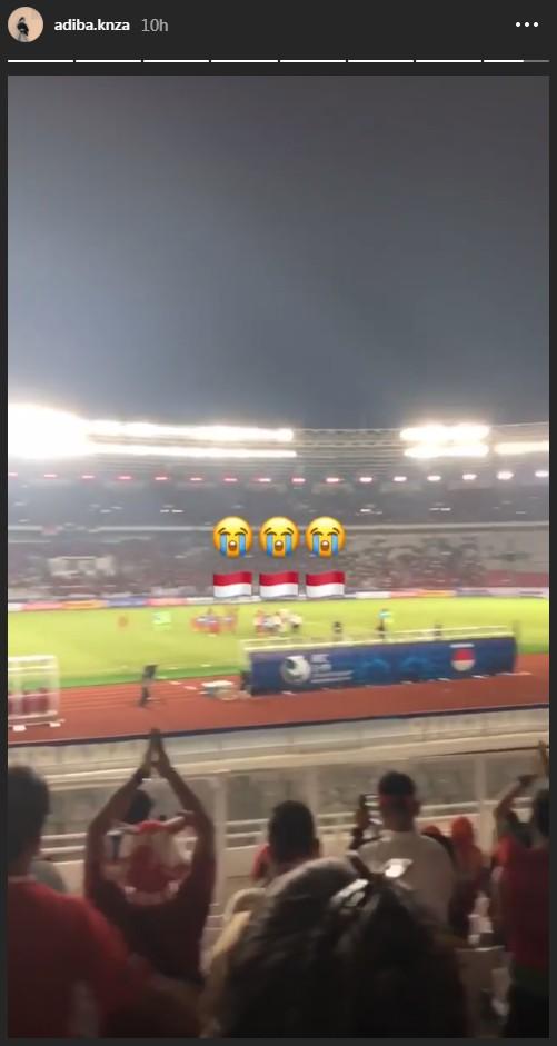 Adiba Khanza menggunakan emoticon menangis di pasca Timnas U-19 vs Timnas UEA Copyright: instagram.com/adiba.knza