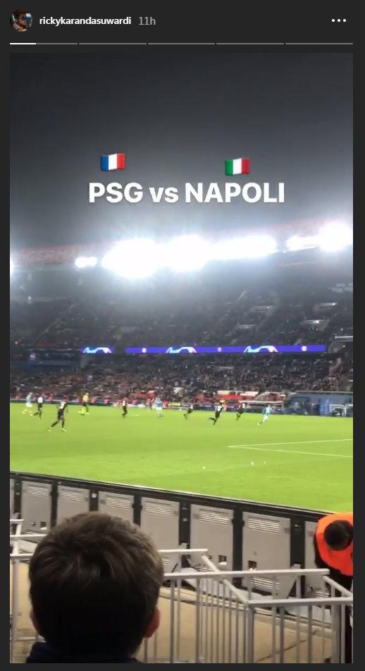 Tersingkir dari French Open, Anthony Ginting dan Ricky Karanda pilin nonton Liga Champions. Copyright: Instagram Ricky Karanda Suwardi