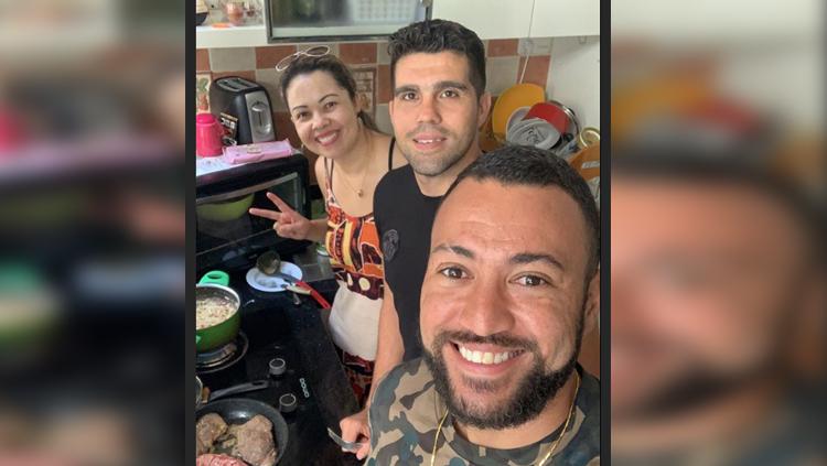 Marcel Sacramento numpang masak di rumah Fabiano Beltrame
