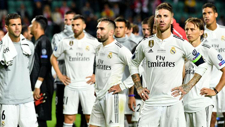 Para pemain Real Madrid hanya bisa meratap nasib saat mendapatkan kekalahan. Copyright: INDOSPORT