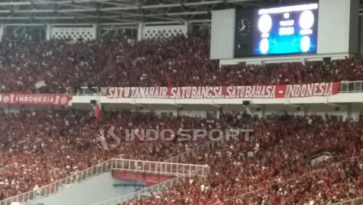 Koreografi dari dukungan suporter Timnas Indonesia di GBK, saat gelaran Piala Asia U-19 2018.