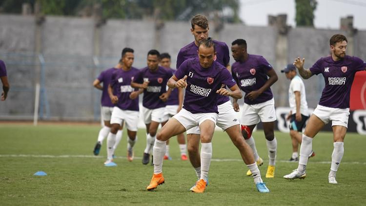 Skuat PSM Makassar menjalani latihan di Stadion Gelora Bangkalan, Madura jelang lawan Madura United. Copyright: Media PSM Makassar