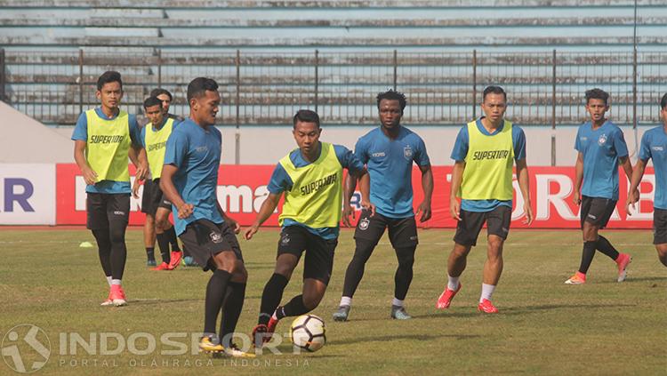 Skuat PSIS Semarang melakukan latihan. Copyright: INDOSPORT/Ronald Seger