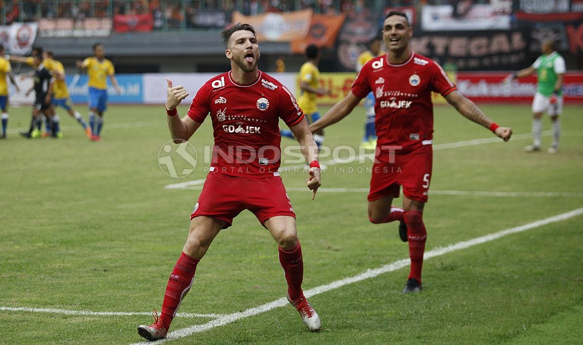 Marko Simic merayakan gol ke gawang Barito Putera Copyright: Herry Ibrahim/INDOSPORT