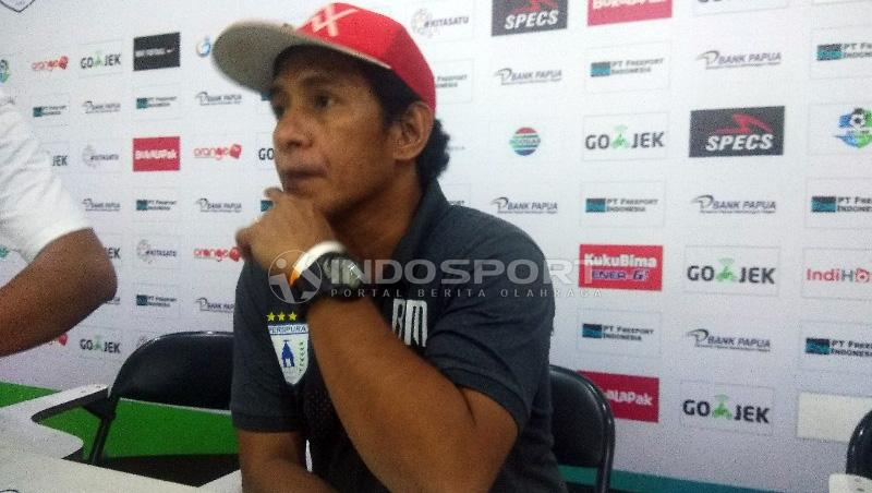 Asisten manajer Persipura, Bento Madubun. Copyright: Sudjarwo/Indosport.com