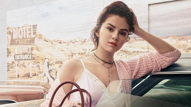 Selena Gomez dalam sesi pemontretan.