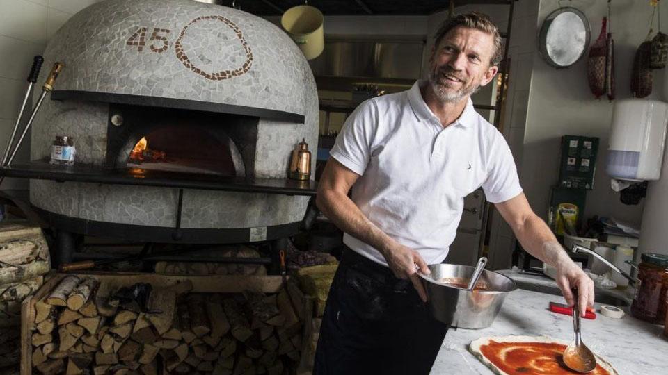Jesper Blomqvist yang pernah bermain untuk Manchester United dan kini menekuni bisnis pizza Copyright: The Sun