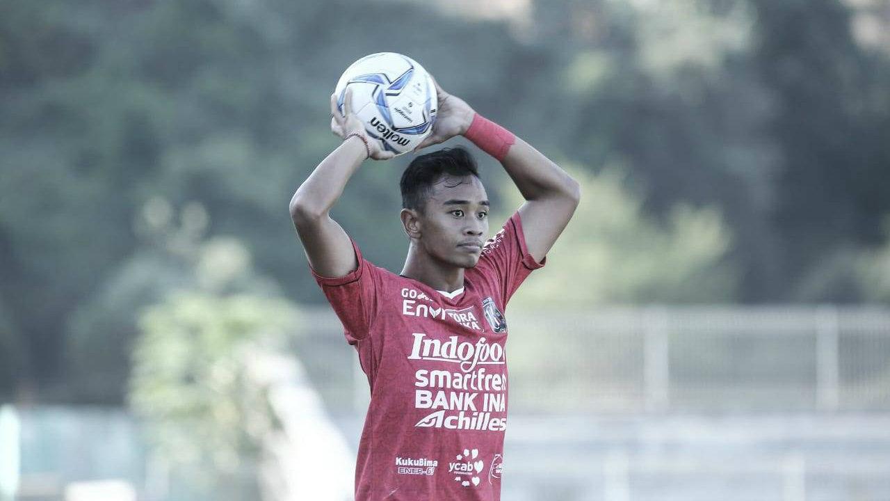Bek muda Bali United, Dallen Doke.