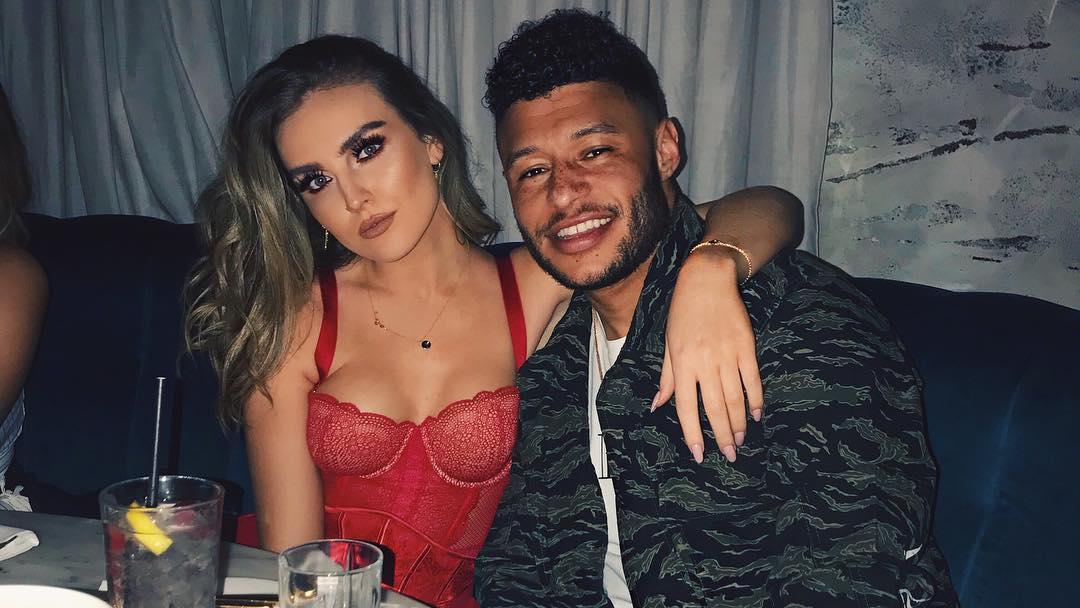 Perrie Edwards bersama Alex Oxlade-Chamberlain Copyright: instagram.com/perrieedwards