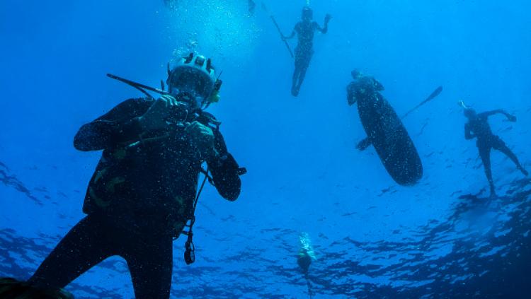 Ilustrasi menyelam atau scuba diving.