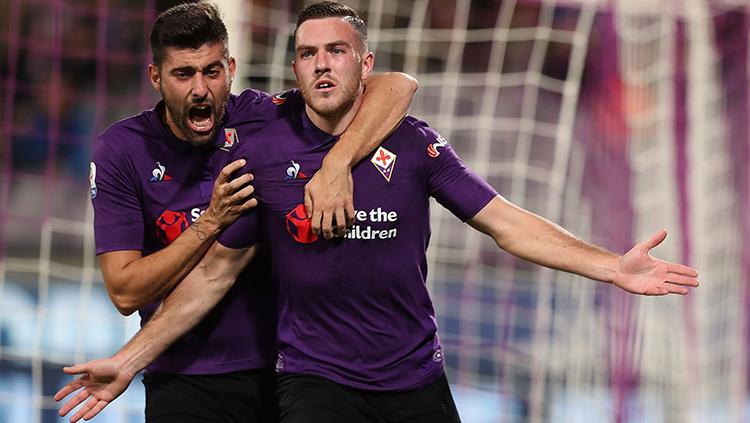 Jordan Veretout mencetak gol ke gawang AS Roma melalui titik penalti. Copyright: Getty Images/Gabriele Maltinti