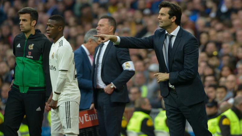 Santiago Solari (kanan) di laga Real Madrid vs Real Valladolid. Copyright: INDOSPORT