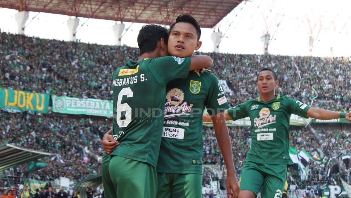 Selebrasi Fandi Eko, usai membobol gawang Persija Jakarta. Copyright: Fitra Herdian/Indosport.com