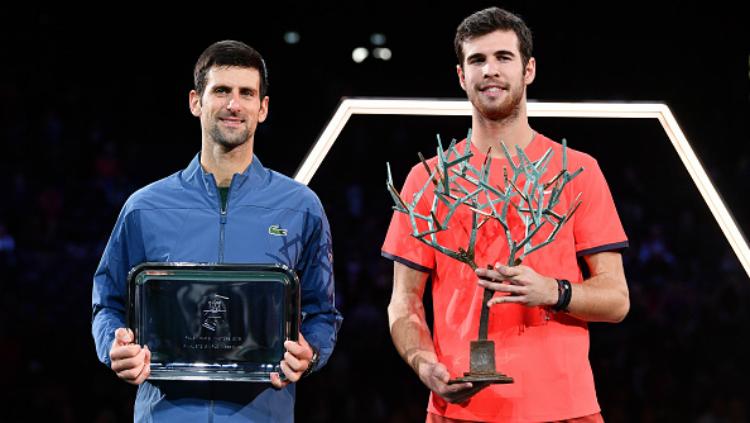 Karen Khachanov dan Novak Djokovic di final Paris Masters 2018.