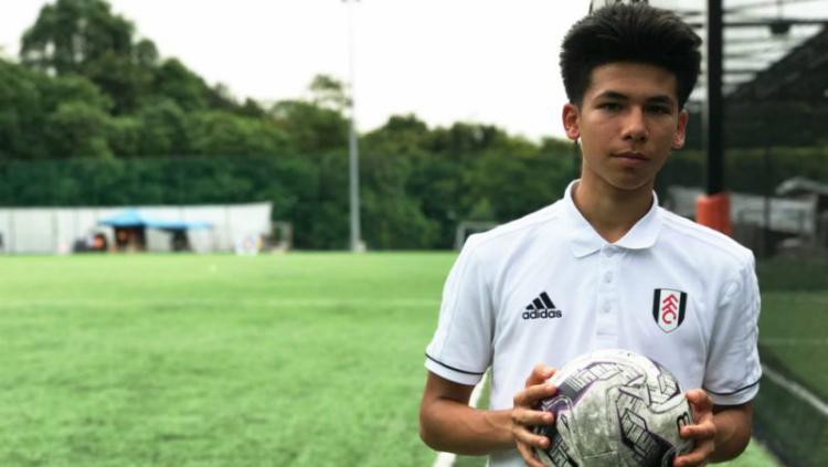 Gelandang berdarah Thailand-Inggris, Ben Davis mendapatkan perpanjangan kontrak dari Fulham.