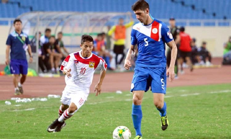 Soukaphone Vongchiengkham, dijuluki Lionel Messi-nya Laos karena postur tubuhnya yang kecil namun sangat licah di lapangan Copyright: Bolasport