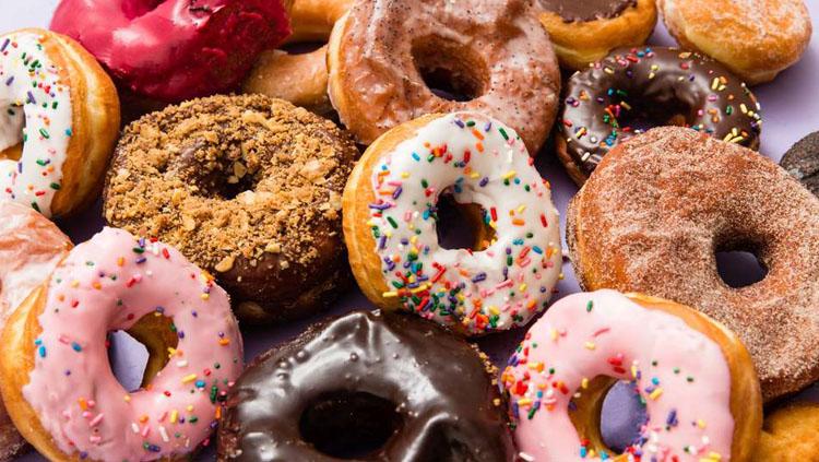 Donat, salah satu makanan yang bisa buat diet Anda gagal. Copyright: Thrillist