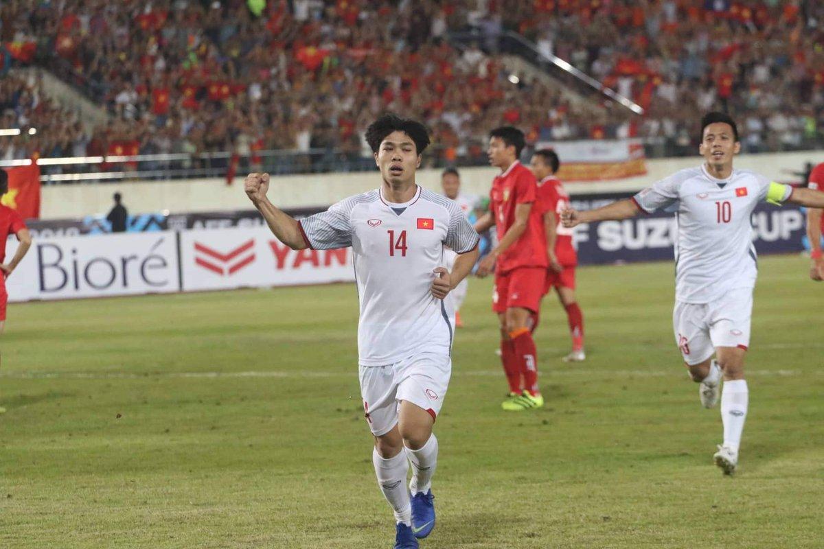 Selebrasi pemain Vietnam usai cetak gol ke gawang Laos. Copyright: Twitter.com/FSAsiaLive