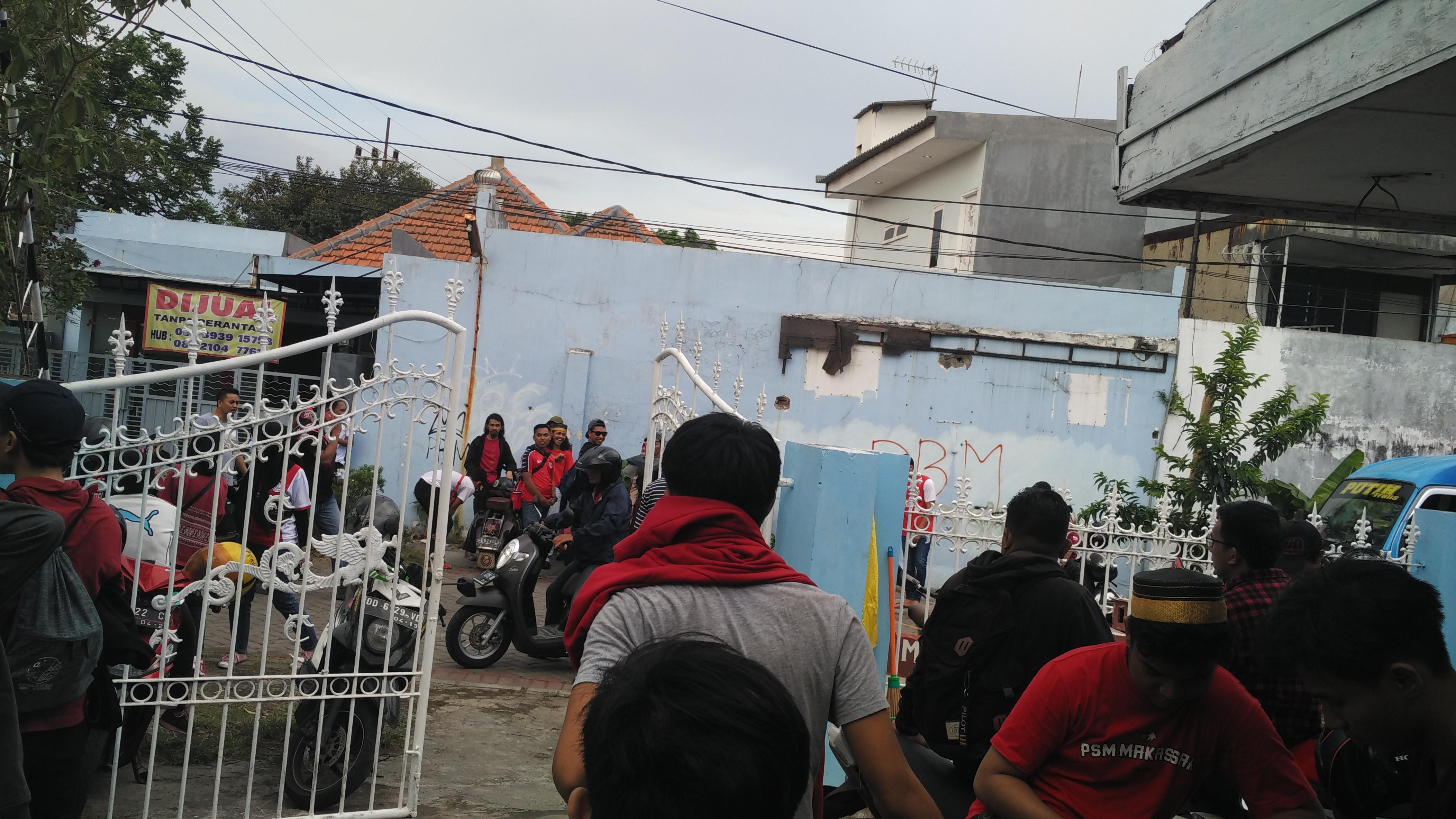 Para suporter PSM bersiap-siap datang ke Stadion GBT