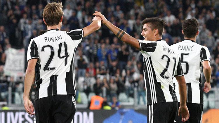 2 Bintang Juventus, Daniele Rugani (kiri) dan Paulo Dybala.