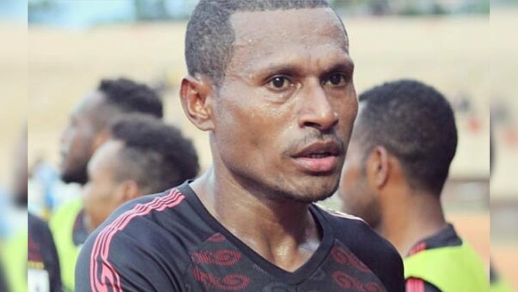 Bek kanan Persipura Jayapura, Yustinus Pae.