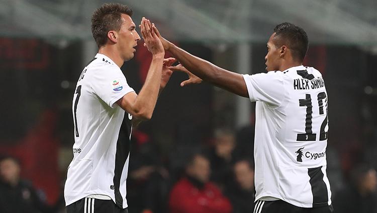 Mandzukic berselebrasi usai mencetak gol ke gawang AC Milan.