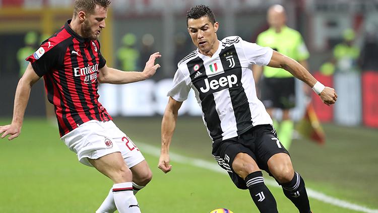 Cristiano Ronaldo berselebrasi usai mencetak gol ke gawang AC Milan. Copyright: MARCO BERTORELLO/AFP/Getty Images