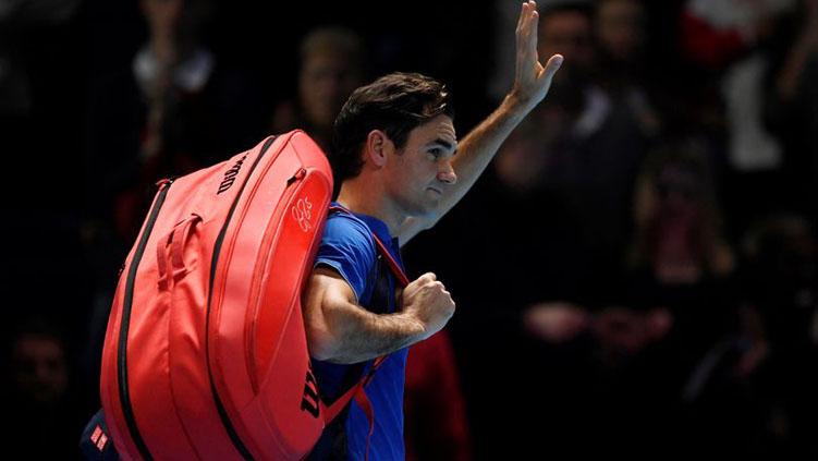 Roger Federer yang terlihat lesu usai dikalahkan Kei Nishikori di ATP Finals. - INDOSPORT