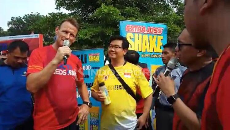 Teddy Sheringham saat kunjungi booth Dare To Shakesperiment di GBK.