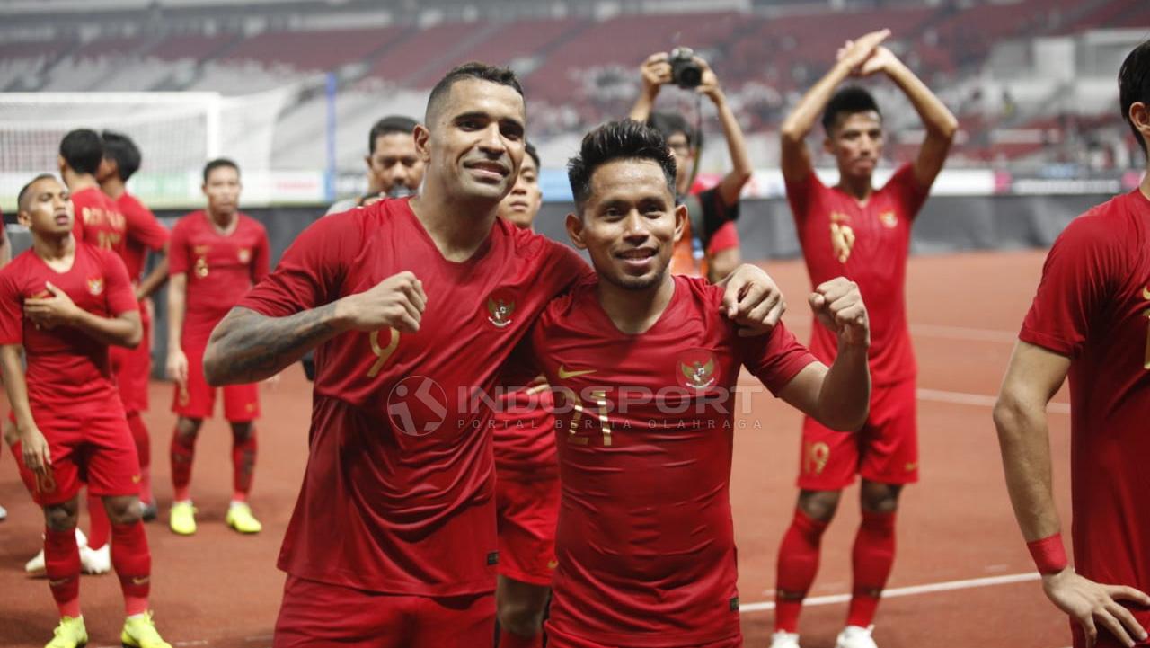 Ucapana terima kasih pemain Timnas Indonesia untuk para suporter yang hadir SUGBK usai tundukan Timor Leste. - INDOSPORT