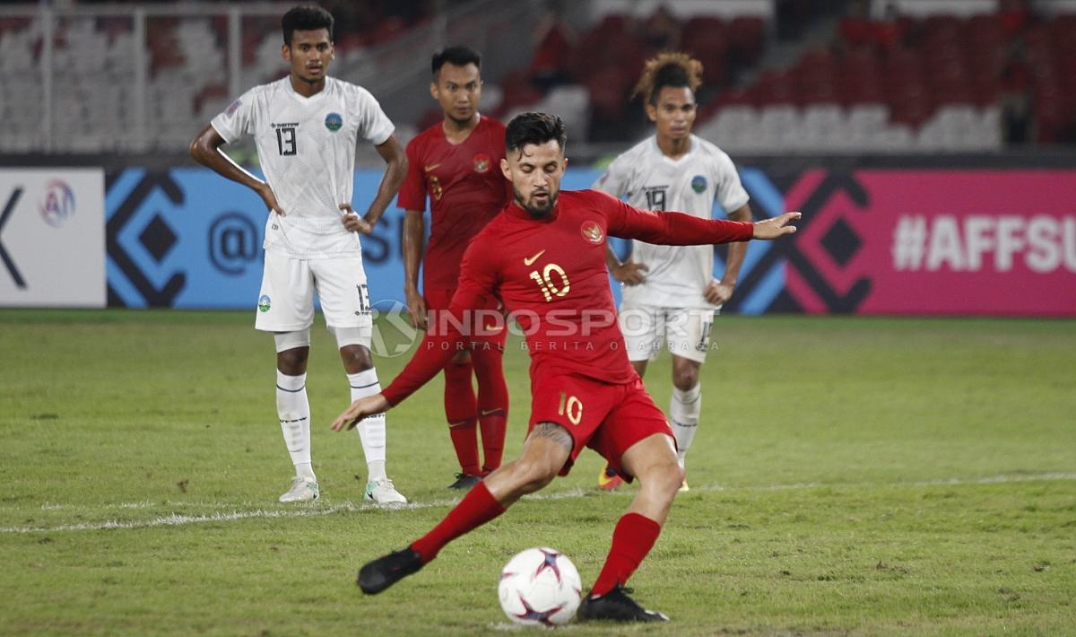 Aksi Stefano Lilipaly mengeksekusi penalti ke gawang Timor Leste.