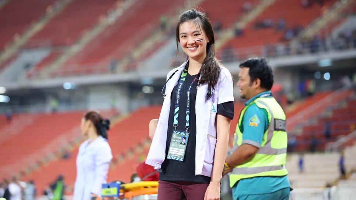 Dokter Timnas Thailand, Sirin Triwutpipatkul. Copyright: foxsports