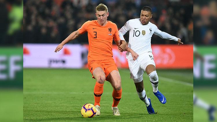 Kabar yang mengaitkan Raphael Varane dengan Bayern Munchen di bursa transfer musim dingin nanti dipastikan membuat Matthijs de Ligt memanas.