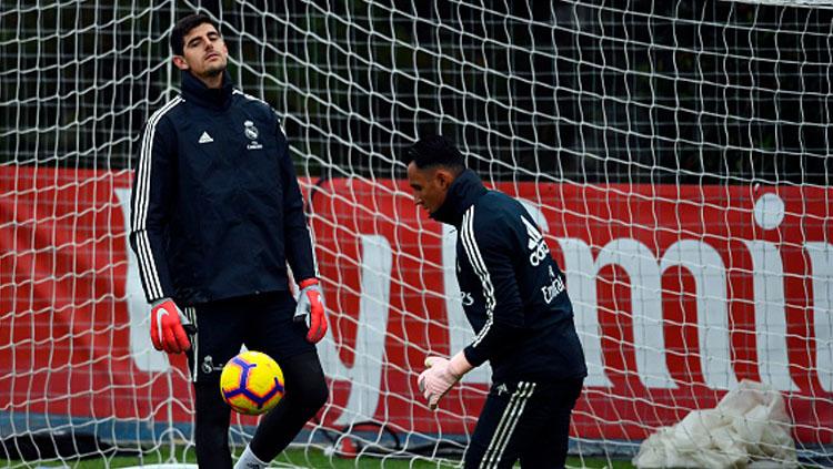 Thibaut Courtois dan Keylor Navas, kiper Real Madrid saat sedang latihan.