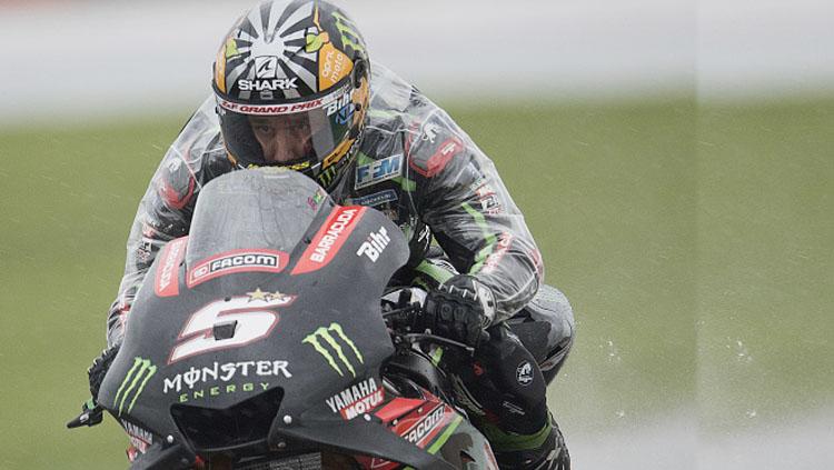 Johann Zarco, pembalap MotoGP yang menggunakan jas hujan khusus.