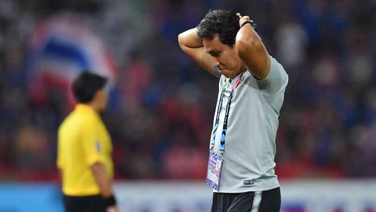 Bima Sakti tampak lesu usai Timnas ditaklukan Thailand dengan skor 4-2