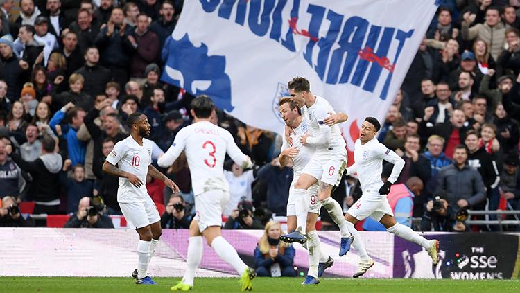 Harry Kane berselebrasi usai mencetak gol ke gawang Kroasia.
