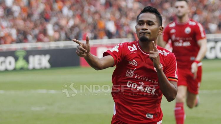 Aksi selebrasi Ramdani Lestaluhu usai cetak gol ke gawang Persela Copyright: Herry Ibrahim/INDOSPORT
