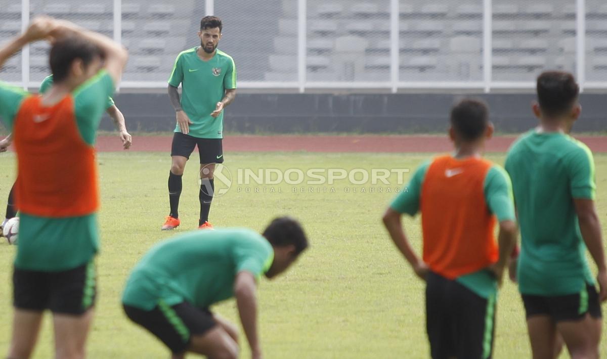 Stefano Lilipaly sedikit berlatih terpisah dengan rekan-rekannya di Timnas Indonesia.