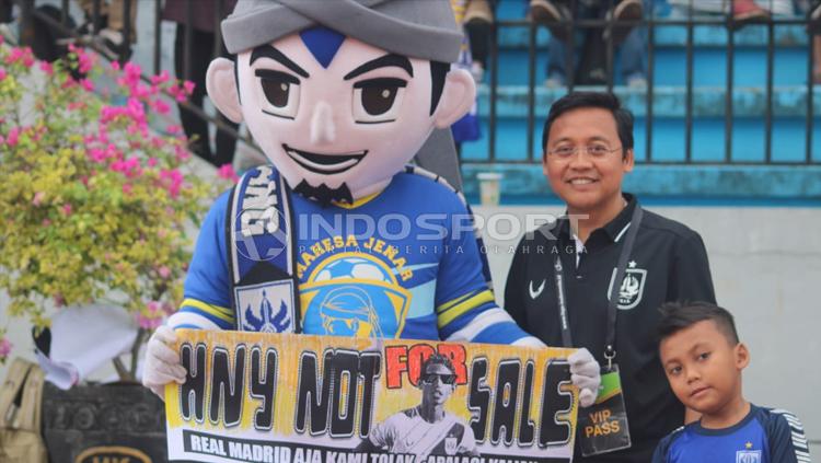 PSIS Semarang nampaknya takkan melepas pemain bintangnya yakni Hari Nur Yulianto. Copyright: ronald seger/Indosport.com
