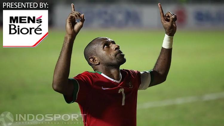 Kapten Indonesia, Boaz Solossa, melakukan selebrasi gol miliknya lewat tendangan penalti. Copyright: INDOSPORT